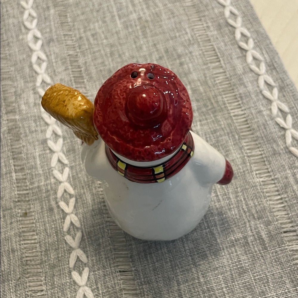 Vintage Sakura Snowman Salt and Pepper Shaker Set - Picture 4 of 8